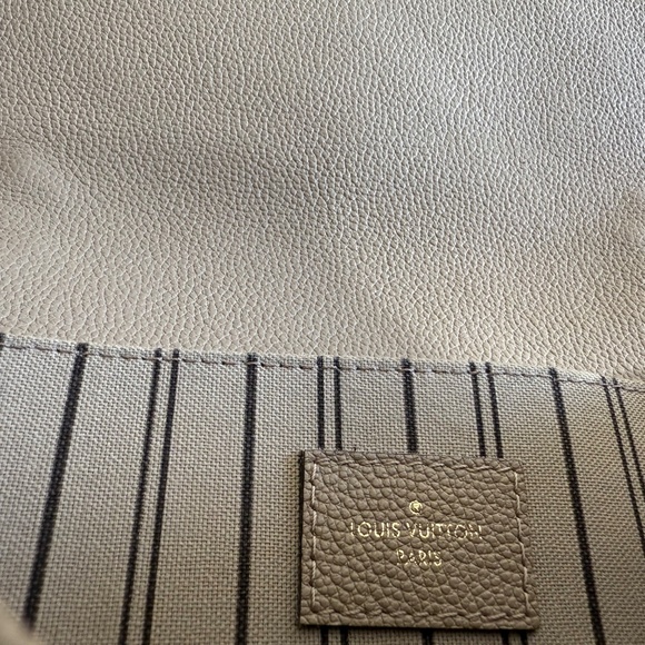 Louis Vuitton Pochette Métis in Turtle Dove - Picture 8 of 13